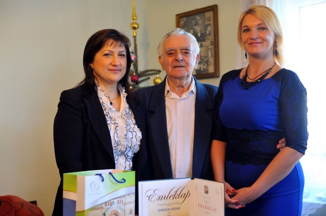 Szépkorú köszöntése - Szikszay József