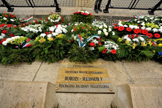 Koszorúzás március 15-én