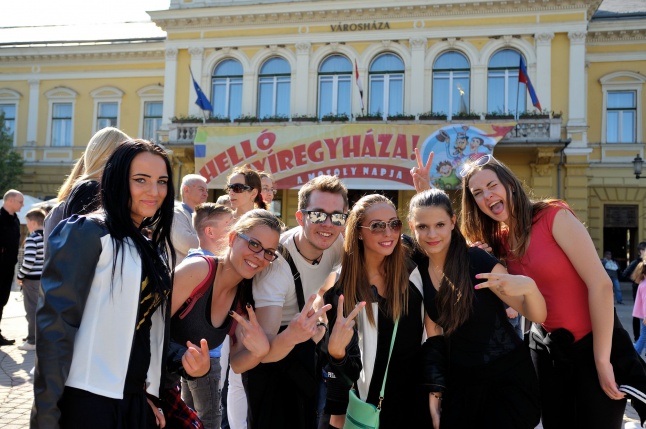 Helló Nyíregyháza Kossuth tér kora délután 1