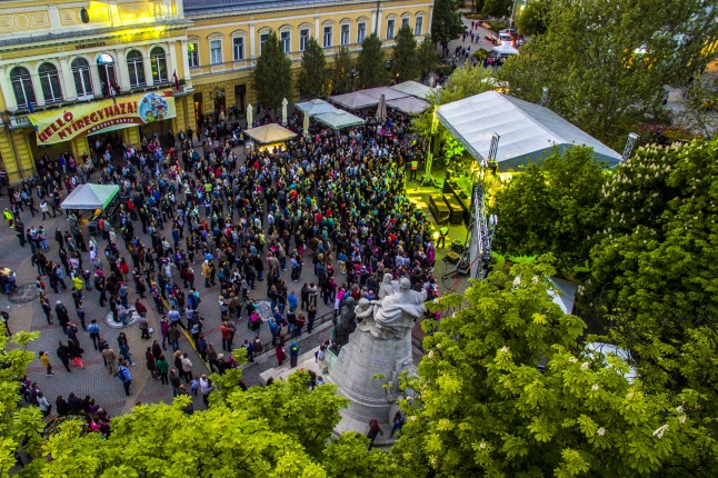 Ocho Macho koncert a levegőből