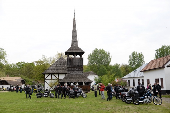 Motoros véradás a Falumúzeumban