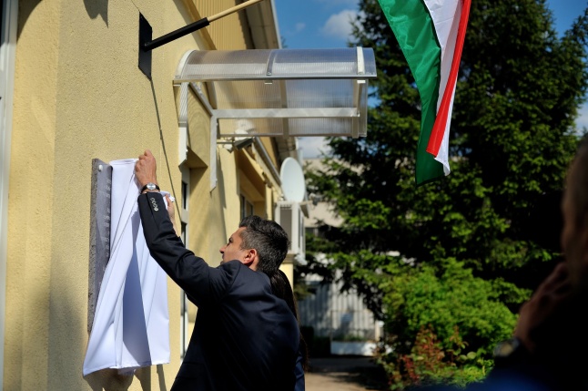 Emléktábla avatás a 4S-2000 Kft-nél