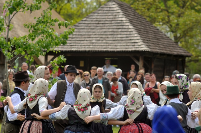 Falusi Majális a Múzeumfaluban
