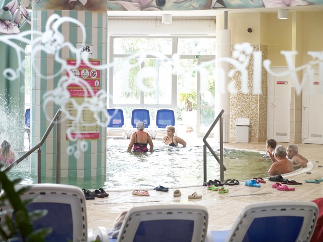 Élményfürdőzés - fotó Szarka Lajos