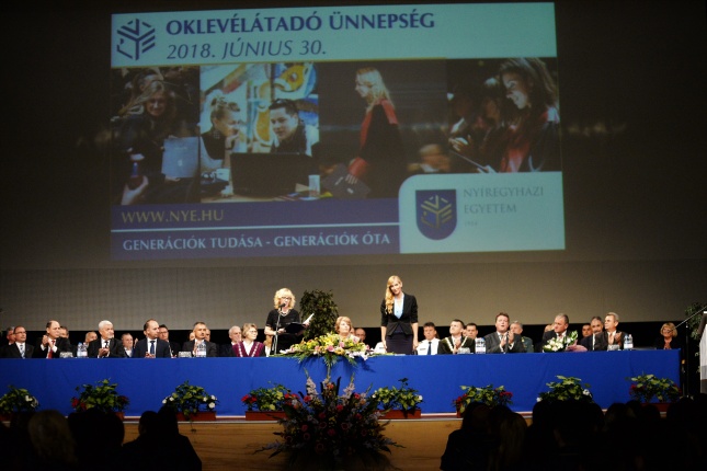 Oklevélátadó ünnepség 1 - fotó Trifonov Éva
