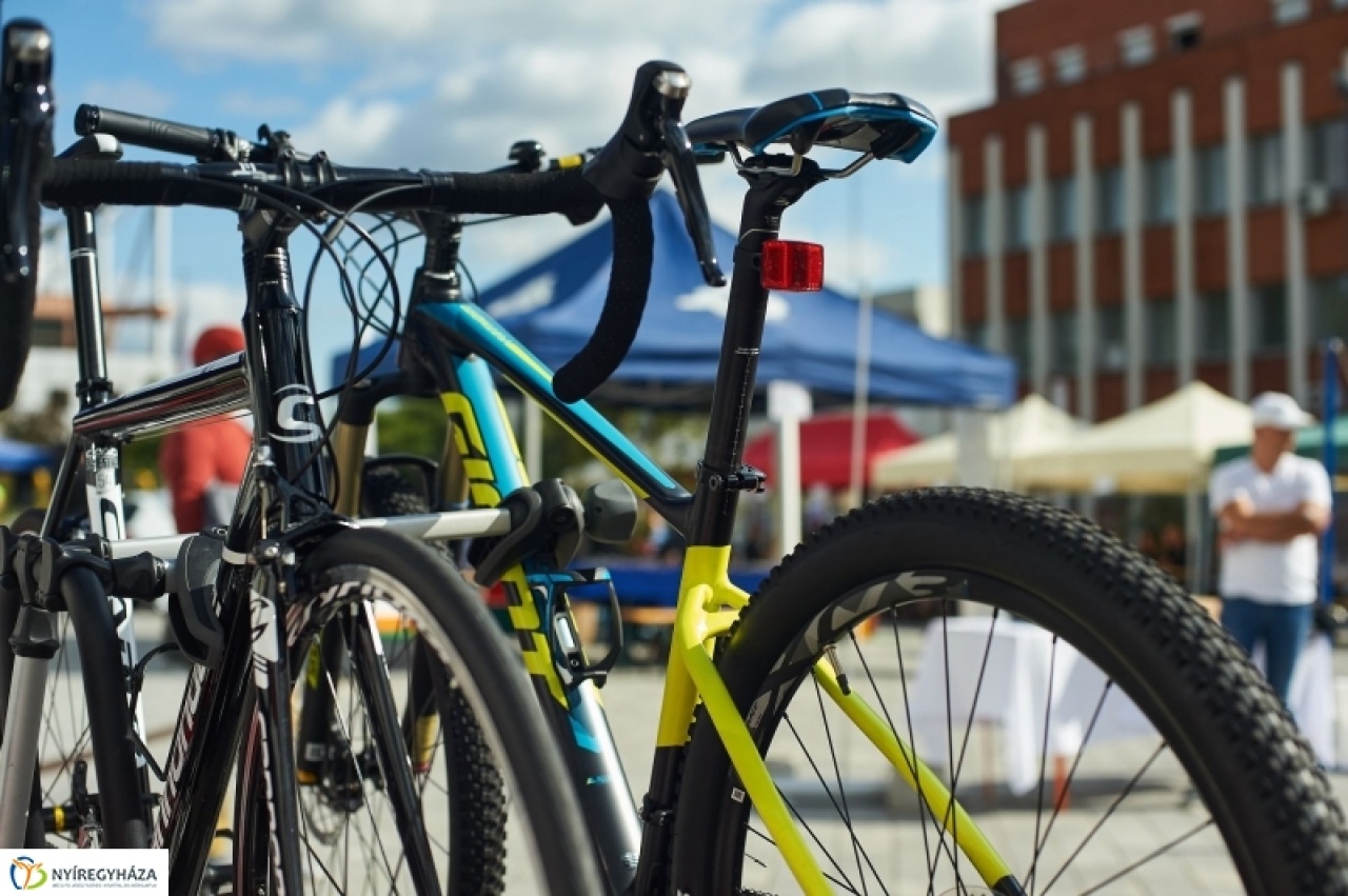 Autómentes Nap a Kossuth téren