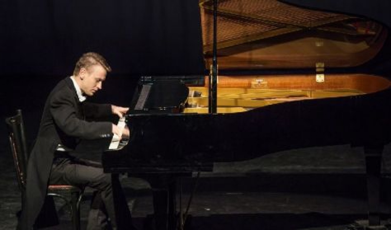 Balatoni Péter zongorahangversenye a Vikárban