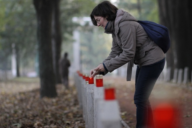 Mécsesek a Hősök temetőjében