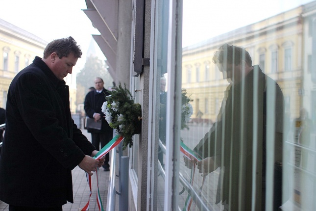 Elhurcolt postásokra emlékeztek