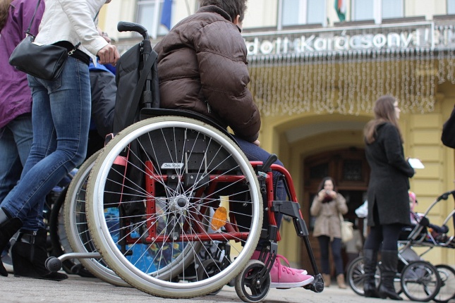 Baba- és emberbarát középületekért