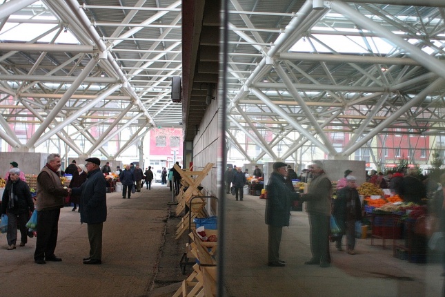 Megtelt élettel a fedett piac