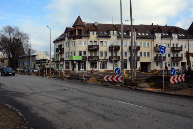 Körforgalom építése az Arany János utcán