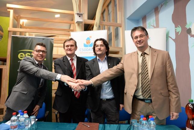 Együttműködési aláírás a Down Egyesületnél