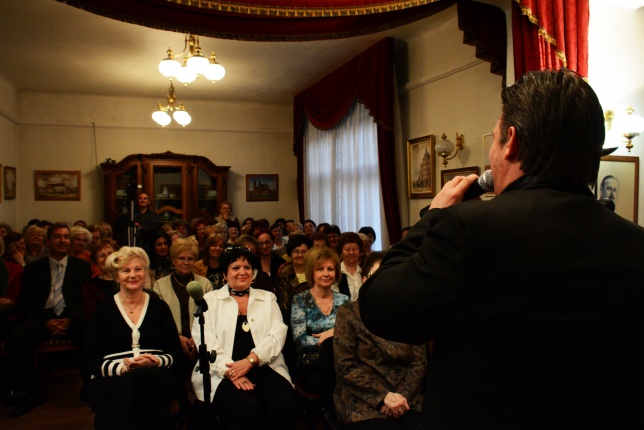 Énekest a Bencs Villában