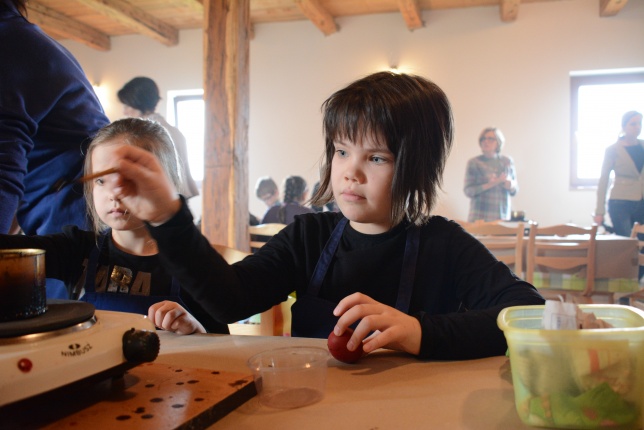 Tojásfestés a Sótói Múzeumfaluban