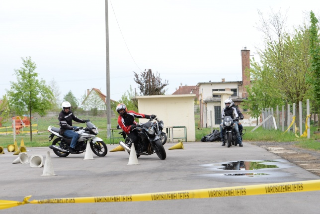Vezetéstechnikai tréning motorosoknak