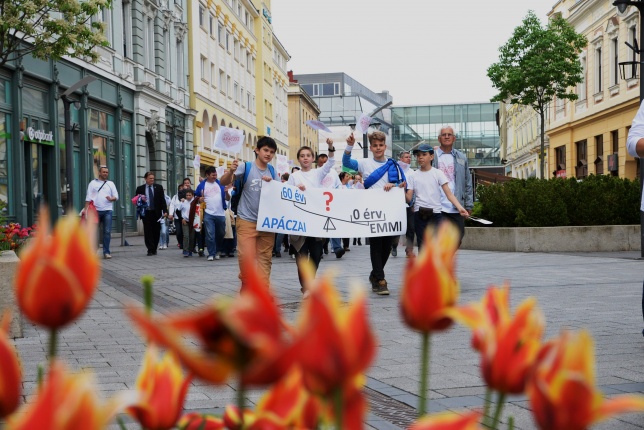 Petíció az Apáczaiért