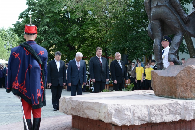 Városalapítók emlékművének koszorúzása