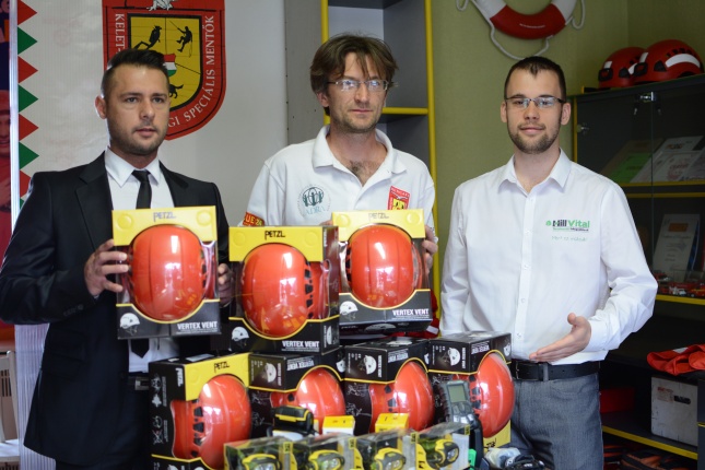 Speciális Mentők adományának átadása