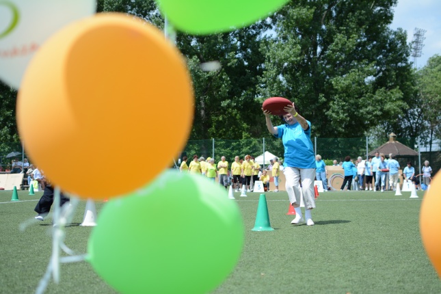 Szépkorúak Olimpája a Városi Stadionban