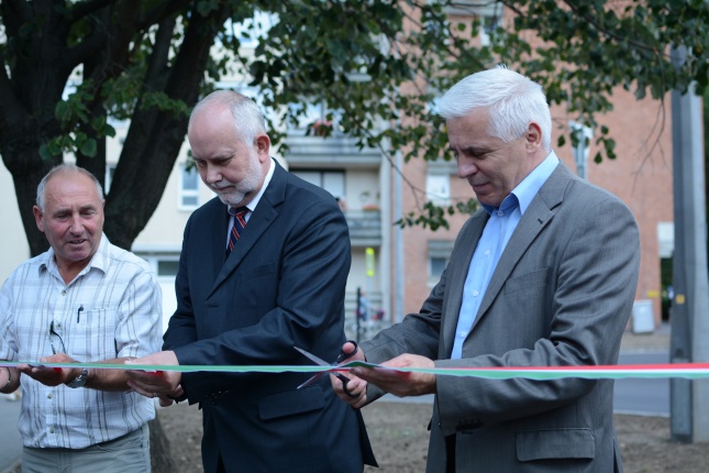 Arany János utcai körforgalom átadása