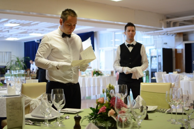 Pincérek vizsgáztak a Sipkay Barna középiskolában