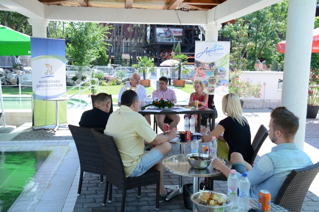 Strandfoci és Úszó alkalmatlanságok sajtótájékoztató