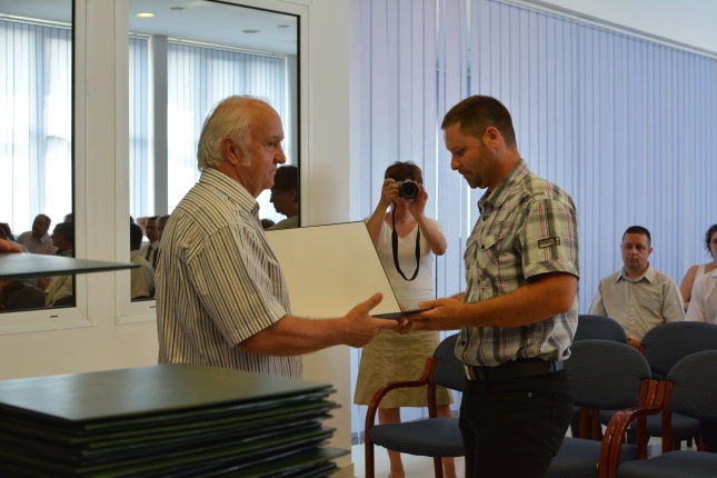 Mesterlevelek átadása