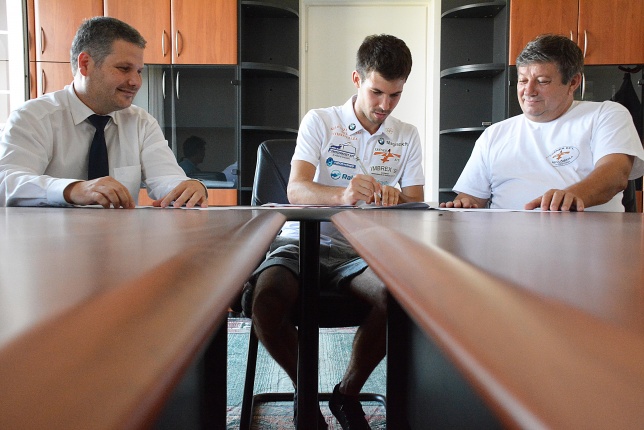 Szponzori szerződés aláírása