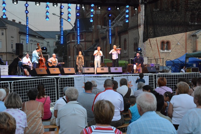 Romengo és Lakatos Mónika