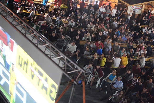 Magyar-Román közös mérkőzés nézés a VIDOR-Szigeten