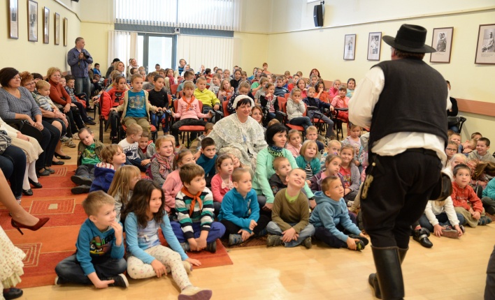 A könyvtárban is a mese volt a főszereplő