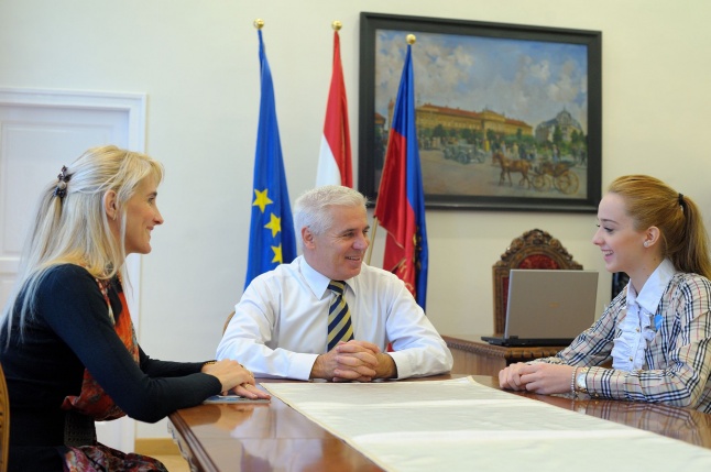 Trizner Laura a Városházán