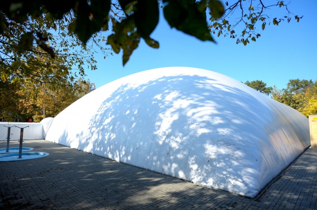 Lefedték a medencét