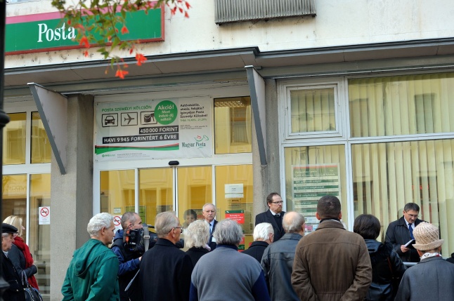 Elhurcolt postásokra emlékeztek