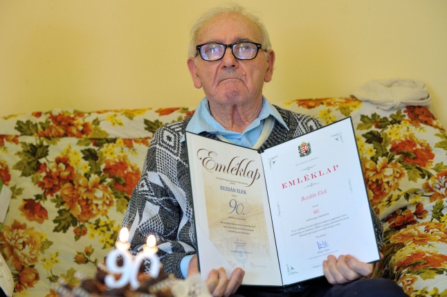 Szépkorú köszöntése - Bezdán Elek