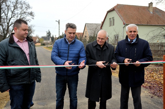 Új útszakasz átadása - Mérő-Majoranna-Madár út kereszteződése