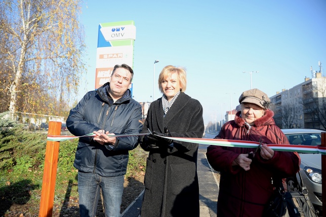 Járdaszakasz átadás a Kert utcán