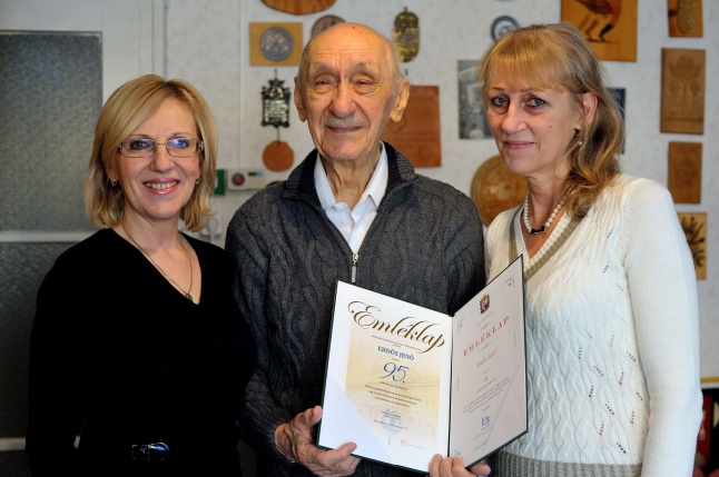 Szépkorú köszöntése - Erdős Jenő