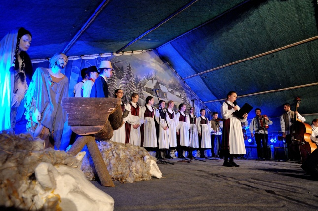 Adventi műsor a művészeti középiskolások előadásában