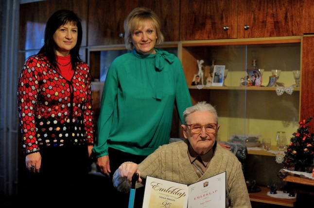 Szépkorú köszöntése Salga Miklós