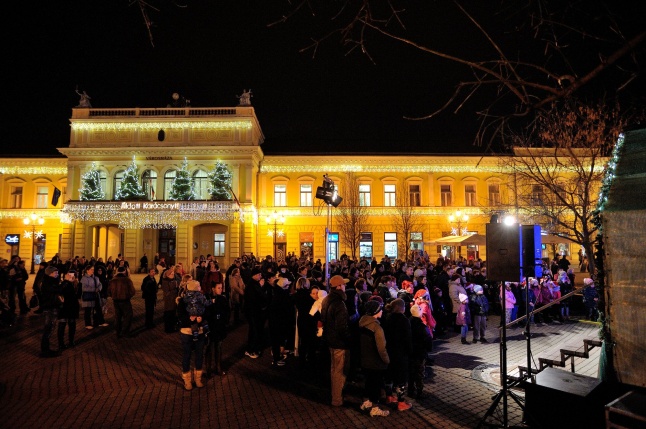 Adventi program a Kossuth téren