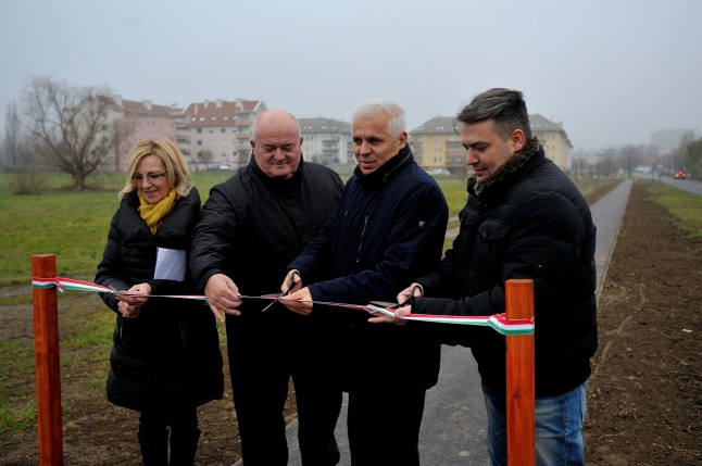 Járdaátadás a 4-es Huszárok útján