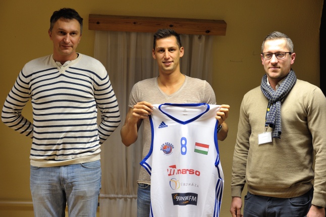 Bemutatták a Nyíregyháza Blue Sharks mezét