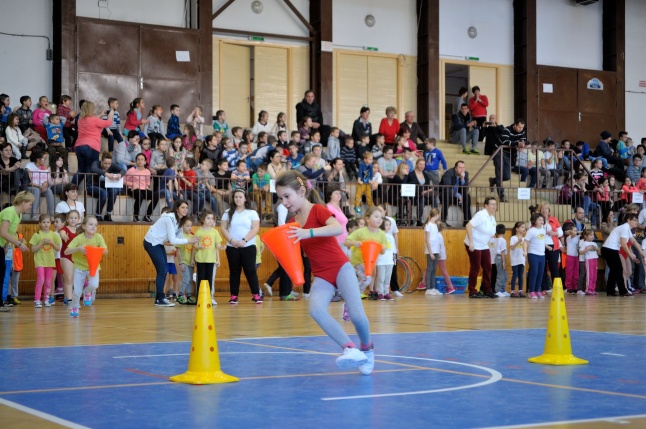 Újévköszöntő sorverseny a Bem iskolában