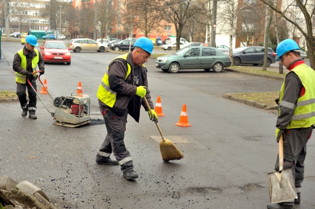 Kátyúzás a Dohány utcán