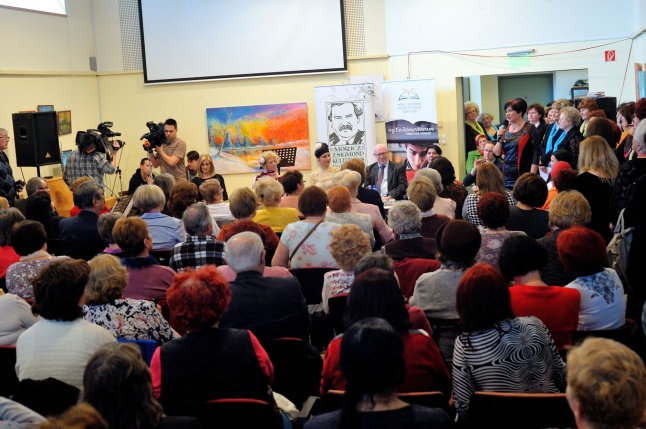 Nőnapi zenés irodalmi délután a könyvtárban