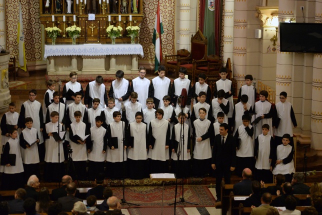 A MONTSERRATI APÁTSÁG fiúkórusa Nyíregyházán lépett fel