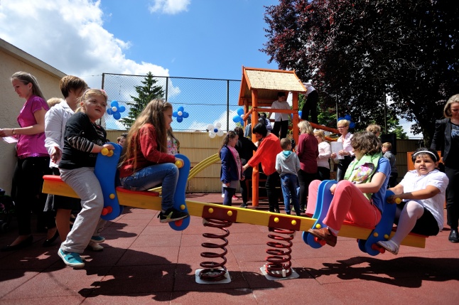 Játszóteret adtak át