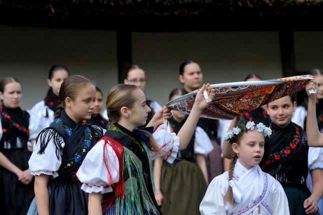 Pünkösdölés a Múzeumfaluban